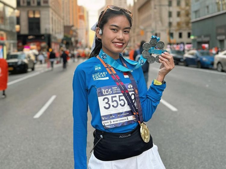 Top! Putri Alya Rohali Finisher Six Star Marathon Wanita Termuda Indonesia