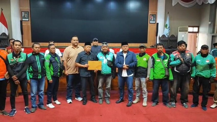 Ojol di Pasuruan setelah audiensi dengan DPRD setempat