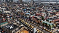 Suasana kota Lagos diambil dari udara. Kota Lagos merupakan kota terbesar dan pusat ekonomi di Nigeria. Foto: REUTERS/Sodiq Adelakun