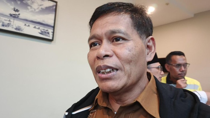 Penjabat Sekda NTB Lalu Moh. Faozal ditemui di kantornya, Selasa (4/11/2025). (Ahmad Viqi/detikBali)