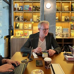 Dari Minahasa Utara ke Jepang, Riset David Van Reybrouck Juga Jelajahi Tinder