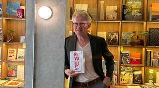 Cerita Awal David Van Reybrouck Tulis Buku Revolusi, Sisi Lain Sejarah Indonesia