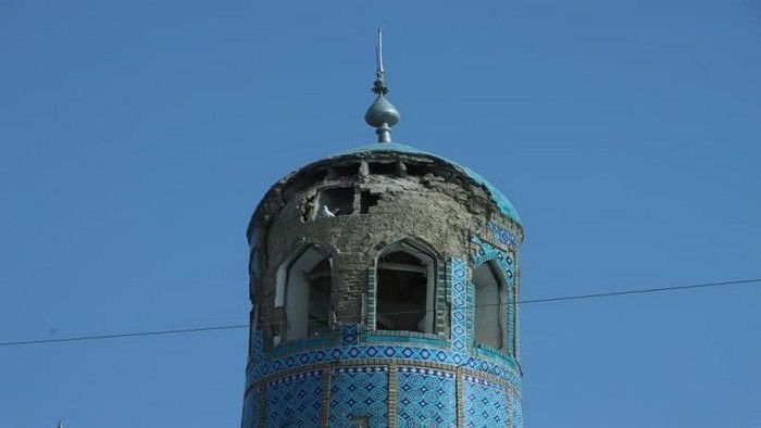 Potret Masjid Biru di Afghanistan yang rusak usai diguncang Gempa pada Senin (3/11/2025).