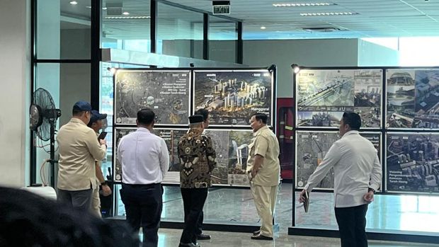 Prabowo di Stasiun Manggarai (Adhfar Aulia Syuhada/detikcom) Prabowo di Stasiun Manggarai (Adhfar Aulia Syuhada/detikcom)