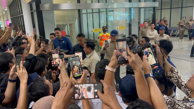 Prabowo di Stasiun Manggarai (Adhfar Aulia Syuhada/detikcom) Prabowo di Stasiun Manggarai (Adhfar Aulia Syuhada/detikcom)