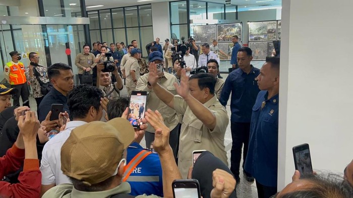 Prabowo Subianto di Stasiun Manggarai (Adhfar Aulia Syuhada/detikcom)