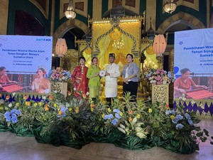 BCA Lestarikan Budaya Lewat Eco-Fashion Tenun Songket