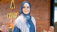 Risty Tagor mengatakan badannya turun 7 kg. Kemarin itu beratnya sampai 67. Sekarang sudah 60. Semoga bisa ke 50-an ya, katanya. (Foto: dok Instagram tachisyari.id)