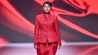 Pengorbanan Saeruroh, Penjual Sosis Jadi Model JFW hingga Disemangati Dian Sastro