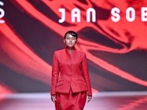 Pengorbanan Saeruroh, Penjual Sosis Jadi Model JFW hingga Disemangati Dian Sastro