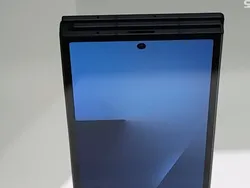 Begini Penampakan Galaxy Z TriFold dari Berbagai Sisi, Tipis Banget!