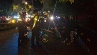 Polisi Patroli Cegah Tawuran-Balap Liar di Bogor, Remaja Nongkrong Dibubarkan