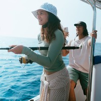 Bukan pesta mewah, Sean dan Hana memilih menghabiskan waktu dengan memancing bersama. Pasangan yang satu ini tampak begitu kompak. Foto: Instagram/@hanamalasan