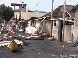 500 KK di Ampenan Mataram Terdampak Banjir Rob, Warga Dievakuasi