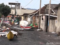 500 KK di Ampenan Mataram Terdampak Banjir Rob, Warga Dievakuasi