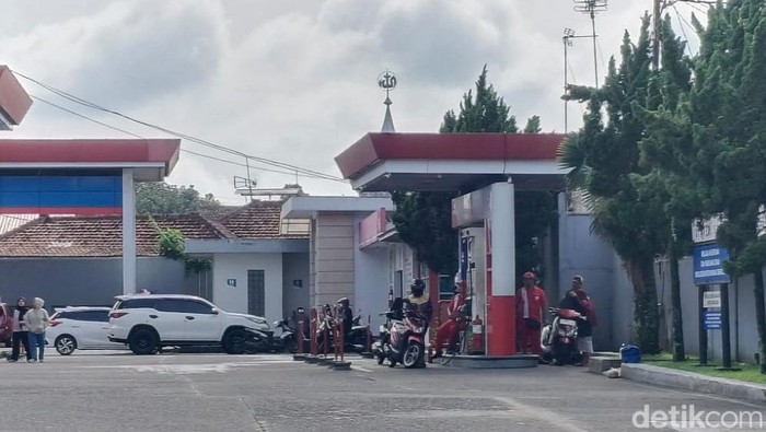 SPBU Padayungan Tasikmalaya sempat beroperasi lagi pada Selasa (4/11/2025) pagi.