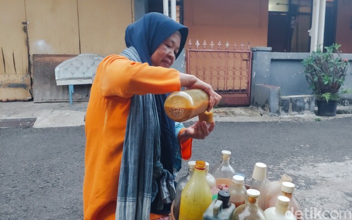 Sulinem, penjual jambu gendong di Cimahi yang konsisten merawat resep tradisional