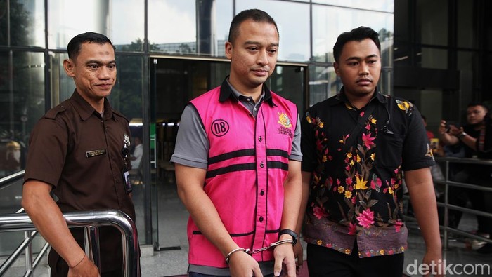 Tersangka kasus dugaan korupsi tata kelola minyak mentah, Gading Ramadhan Joedo, menjalani pemeriksaan penyidik Kejaksaan Agung (Kejagung) di gedung Komisi Pemberantasan Korupsi (KPK), Jakarta, Selasa (4/11/2025).