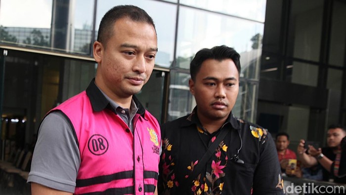 Tersangka kasus dugaan korupsi tata kelola minyak mentah, Gading Ramadhan Joedo, menjalani pemeriksaan penyidik Kejaksaan Agung (Kejagung) di gedung Komisi Pemberantasan Korupsi (KPK), Jakarta, Selasa (4/11/2025).