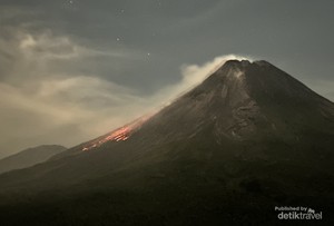 Pesona Lukisan Lava Merapi di Malam Hari Via Bukit Turgo