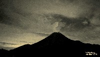 Pemandangan Merapi di malam hari