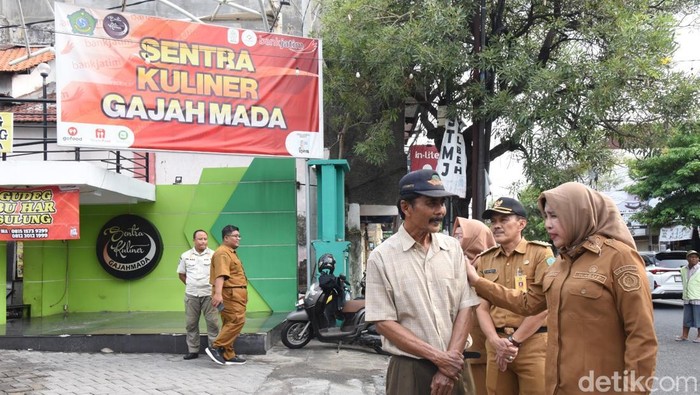 Wabup Mimik meninjau sentra kuliner yang sepi di Sidoarjo
