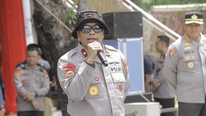 Wakapolda Riau Brigjen Adrianto Jossy Kusumo memimpin sispam mako dan sispam unras di Polres Inhu, Selasa (4/11/2025).
