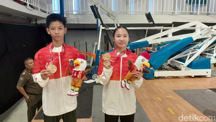 Tim Wushu Pelajar DKI Jakarta meraih dua medali emas pada pertandingan Pekan Olahraga Pelajar Nasional (POPNAS) Jakarta 2025. Keberhasilan itu disabet oleh Billie Karina The dan Asael Christo Jacob Rondonuwu.