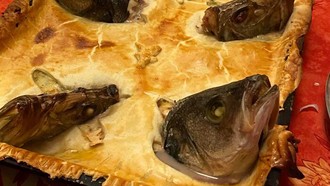 10 Penistaan Makanan yang Bikin Geleng-geleng Kepala dan Mual!