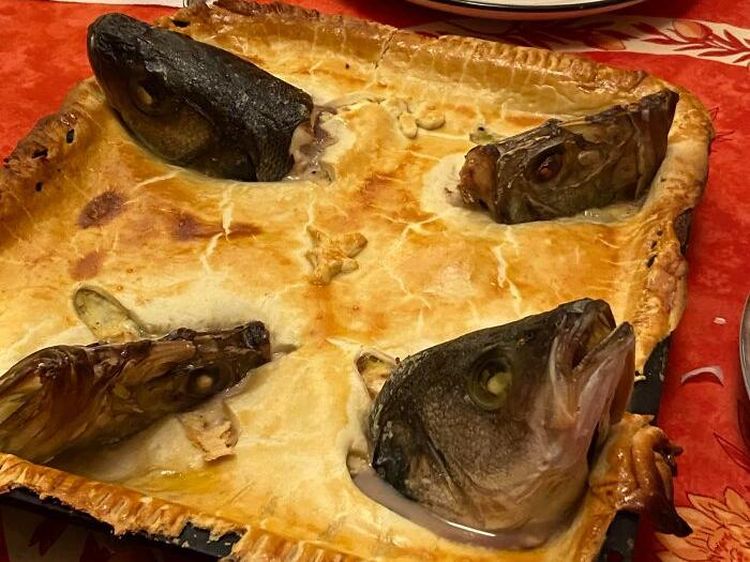 10 Penistaan Makanan yang Bikin Geleng-geleng Kepala dan Mual!