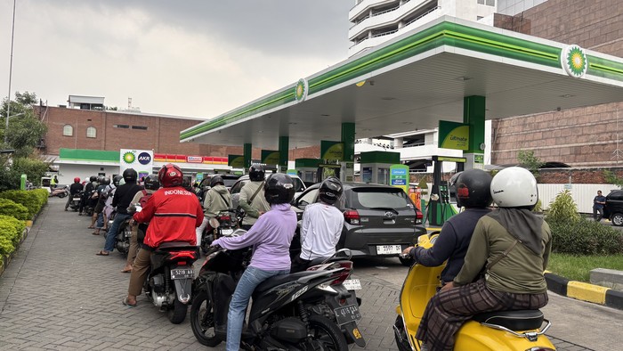 Antrian mengular di SPBU Swasta dan Produk Pertamax