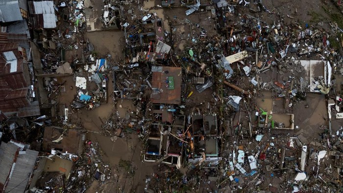 A drone view shows cars piled up after being swept away in floods brought on by Typhoon Kalmaegi which piled up at a subdivision in Bacayan, Cebu City, Philippines, November 5, 2025. REUTERS/Eloisa Lopez