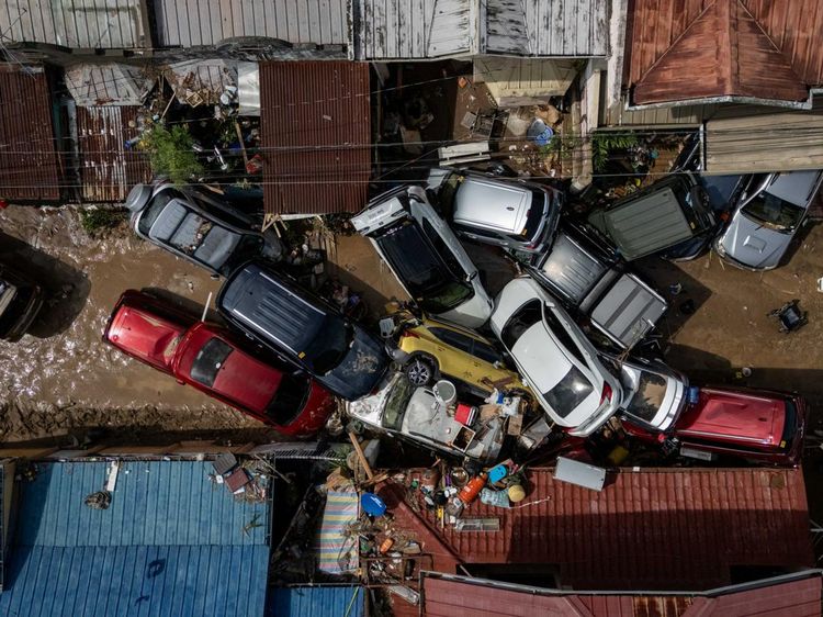 Topan Kalmaegi Mengamuk! Kota Cebu Lumpuh, Warga Dievakuasi