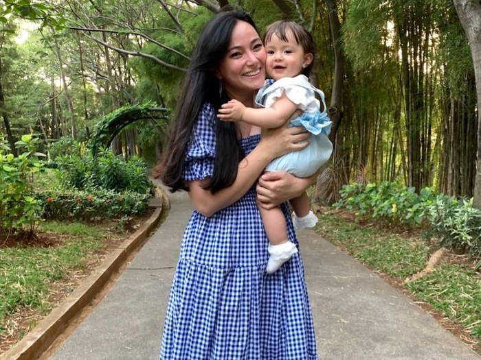 Asmirandah pilih melakukan liposuction atau sedot lemak untuk kecilkan lingkar paha dan lengan.