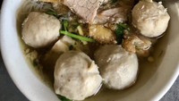 Harga menu bakso di sini murah meriah, mulai dari Rp 18 ribu. Lalu ada juga menu mie ayam seharga Rp 10 ribuan. Foto: Bella N. Ramadhani/Google Image