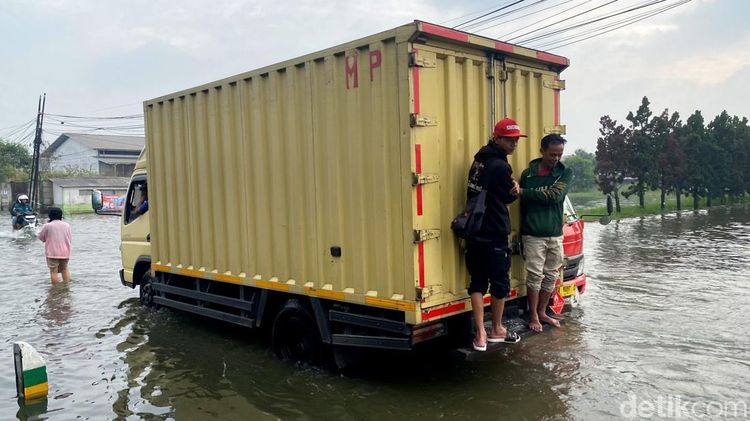 Banjir di Jalan Sapan Bandung yang Tak Kunjung Surut