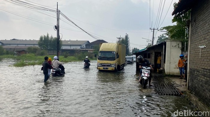 Banjir di Jalan Sapan Bandung