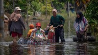 Kondisi geografis desa yang berada di kawasan hilir sungai dan daerah cekung memperparah genangan air. ANTARA FOTO/Aji Styawan