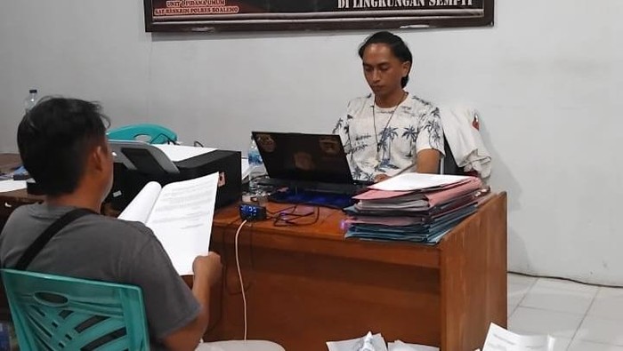 Pengemudi becak motor (bentor) bernama Fajri Wangkanusa (34) di Kabupaten Boalemo, Gorontalo, mengaku dianiaya empat orang debt collector.