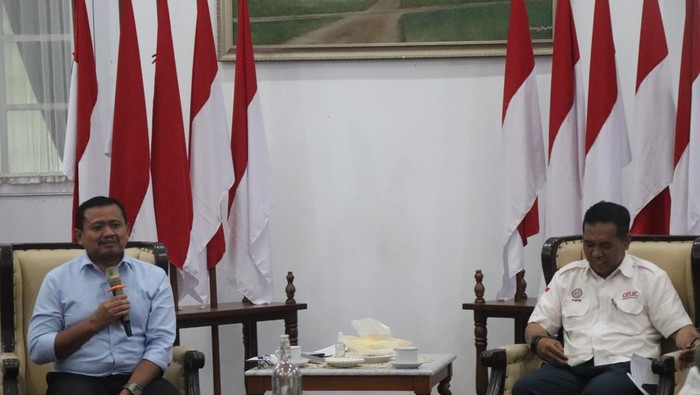 Bupati Sumedang Dony Ahmad Munir