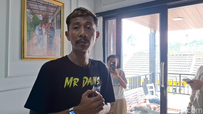 Deni Rukmana orang tua RZ saat ditemui di rumahnya, Rabu (5/11/2025).