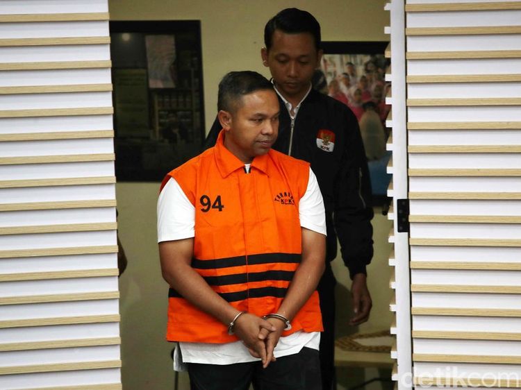 Ditahan KPK! Gubernur Riau Abdul Wahid Pakai Rompi Oranye dan Borgol