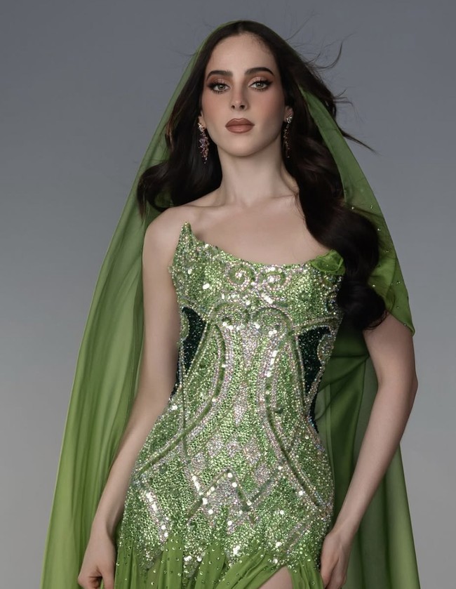 Sejak usia 14 tahun, Fatima aktif dalam berbagai kegiatan sosial dan filantropi. Ia mengaku selalu ingin menjadi pribadi yang autentik dan tulus dalam membantu orang lain. Selain itu, Fatima juga dikenal sebagai seorang desainer fashion.  Foto: dok. Instagram @fatimaboschfdz