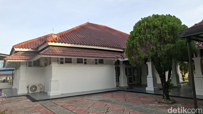 Gedung diduga kafe tempat Gubernur Riau Abdul Wahid ditangkap. (Raja Adil Siregar/detikSumut)