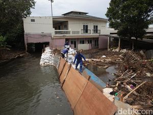 Gerak Cepat Perbaikan Darurat Tanggul Jebol di Jati Padang