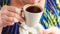 Kabar baik untuk penggemar kopi karena minuman favoritnya juga bermanfaat bagi kesehatan otak. Kafein pada kopi meningkatkan dopamin, neurotransmitter motivasi dan fokus (Foto: Getty Images/iStockphoto/)