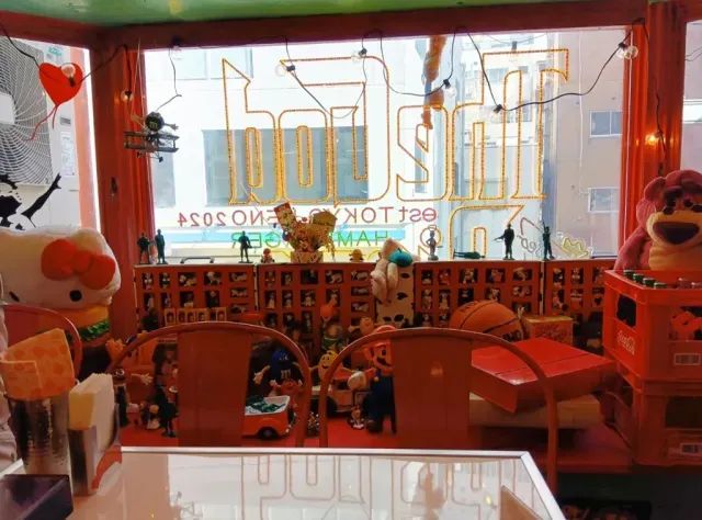 Hidden Gem di Tokyo, Restoran Ini 'Tersembunyi' di Balik Mesin Soda Restoran Retro Ini 'Tersembunyi' di Balik Mesin Soda