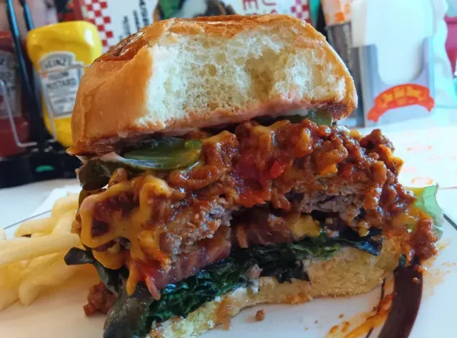 Hidden Gem di Tokyo, Restoran Ini 'Tersembunyi' di Balik Mesin Soda Restoran Retro Ini 'Tersembunyi' di Balik Mesin Soda