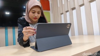 Untuk performa, Honor Pad 10 dilengkapi dengan chipset flagship Snapdragon 7 Gen 3 dan baterai awet 10.100 mAh untuk dipakai kerja atau main sepanjang hari. Foto: Rizqy Nur Amalia/detikINET