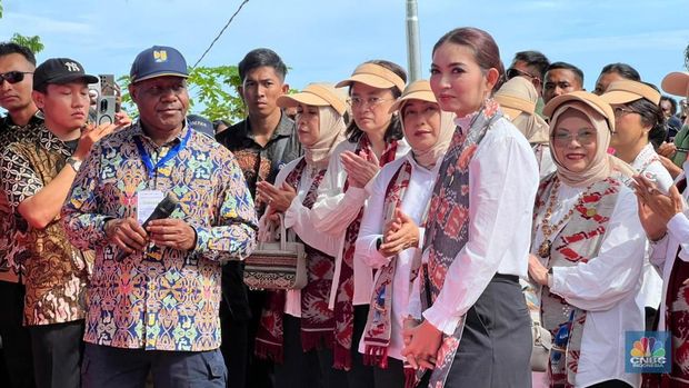 Ibu Wakil Presiden Selvi Gibran Rakabuming melakukan kunjuangan kerja di Kabupaten Manokwari, Papua Barat, Rabu (5/11/2025). (CNBC Indonesia/Halimatus Sa’diyah)